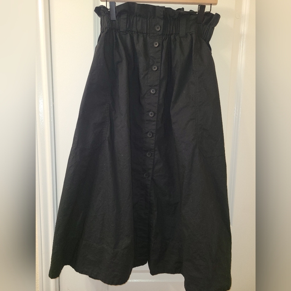 Everlane Dresses & Skirts - Black Everlane Midi Skirt